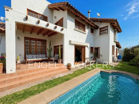 Venta Casa En Exclusivo Sector De San Joaquín