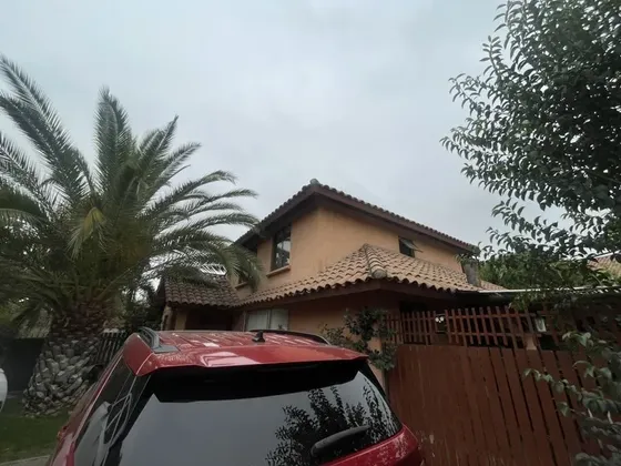 Casa Interior En Arriendo Ayres De Chicureo, El Molino 106
