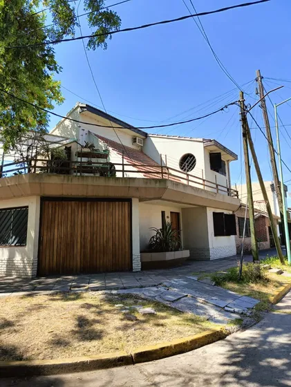 Casa Con 4 Habitaciones Super Completa