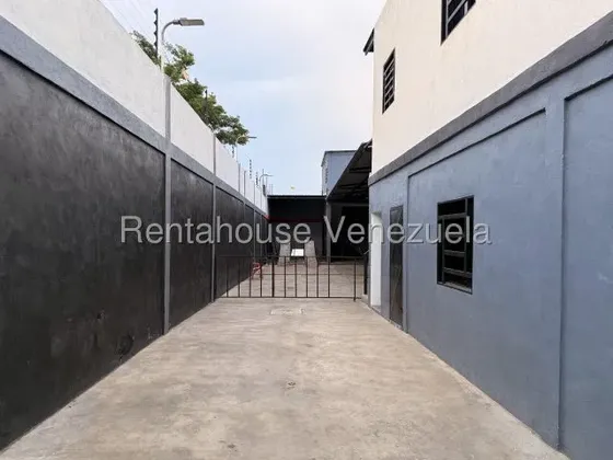 Karen Burgos, Vende Espectacular Local Comercial En Centro De Barquisimeto, Zona De Alto Flujo Vehicular Y Peatonal.
