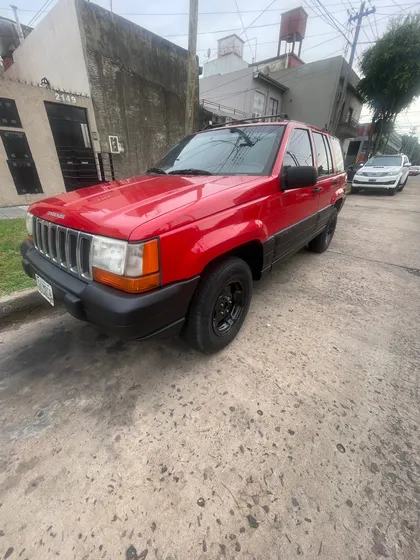Jeep Cherokee Laredo 4x4 At