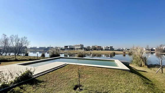 Casa En Canton Al Lago A La Venta - Con Piscina - Oportunidad