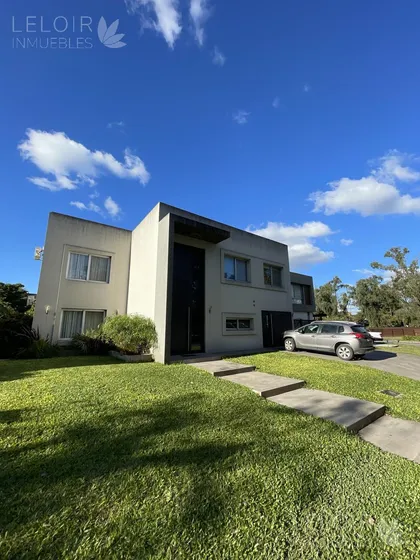 Casa En Venta 3 Dorm En Altos Del Sol