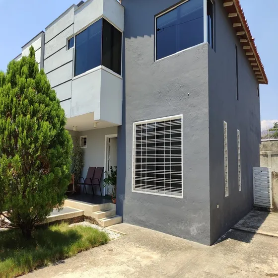 Mariana Castillo Vende Town House Townhouse En Naguanagua Urb Manantial - Inth-154