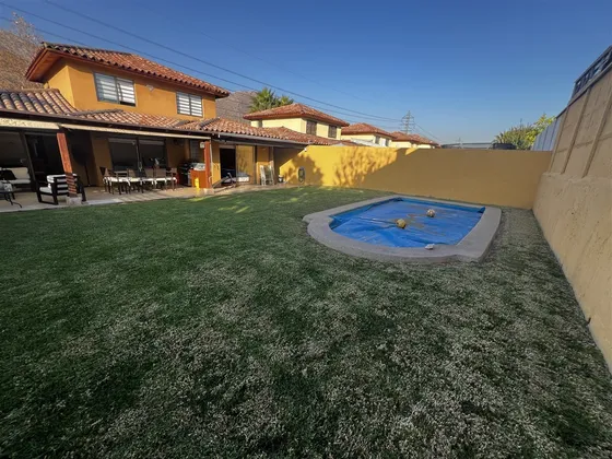 Casa En Venta De 4 Dorm. En Huechuraba
