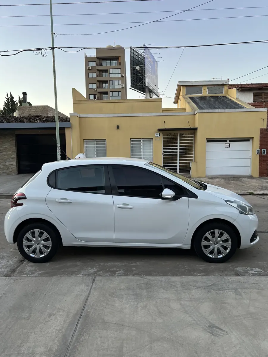 Peugeot 208 1.5 Active