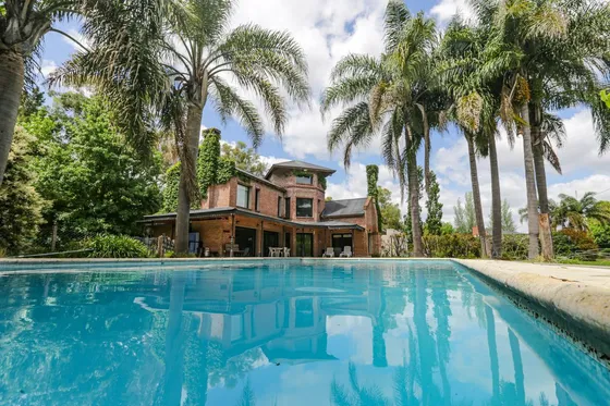 Casa En Venta - 4 Dormitorios 4 Baños - 370mts2 - Manuel B. Gonnet