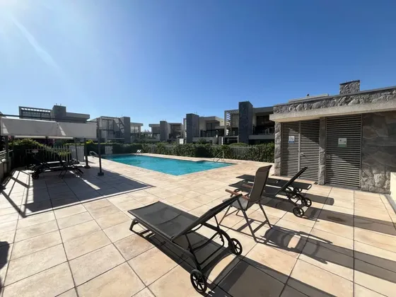 Townhouse Seminuevo En Chicureo/ Excelente Conectividad