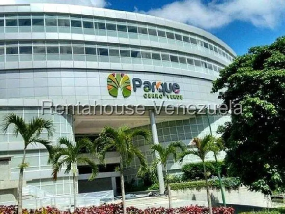 Estupendo Local Comercial Completamente Remodelado En Alquiler En Cerro Verde, Mls# 25-16084 Zr