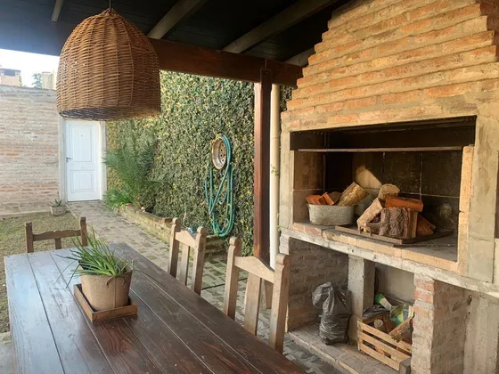 Casa En  Moreno Venta 5 Ambientes Con Jardin