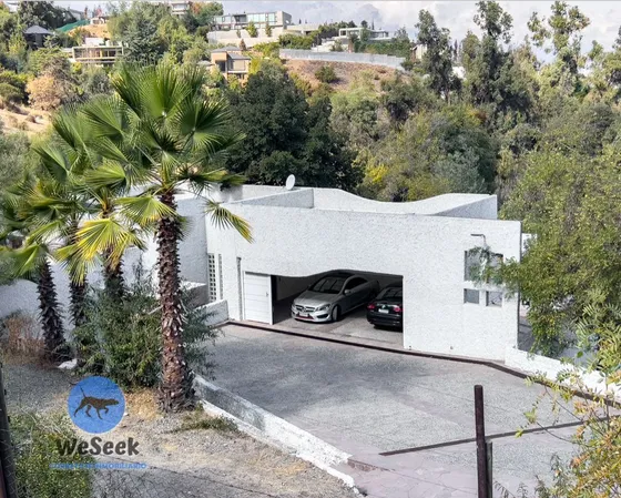 Casa En Venta De 5 Dorm. 4 Baños En Lo Curro ,vitacura