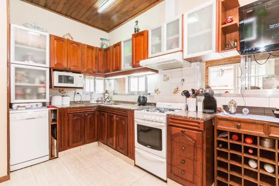 Increíble Casa Con Quincho Y Cochera