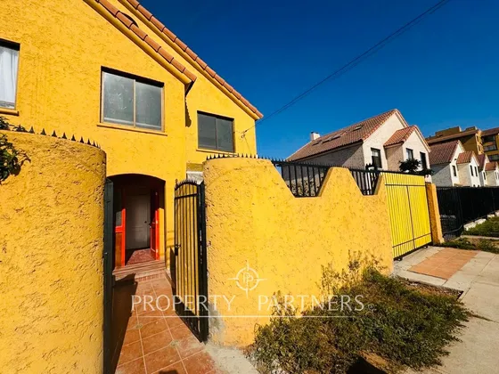 Gran Casa En Venta De 3 Niveles En Sector San Joaq...