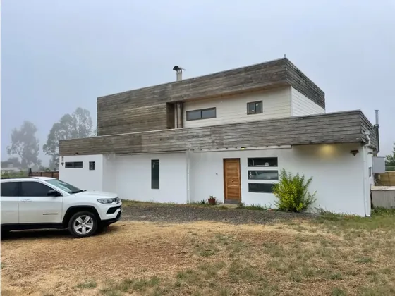 Amplia Parcela De 5d/4b Con Piscina Y Tinaja El Batro