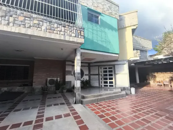 Casa Quinta En Venta Naguanagua. Res. Parque Naguanagua, 400m2, 5 Habitaciones, 4 Baños, Terraza (mer)