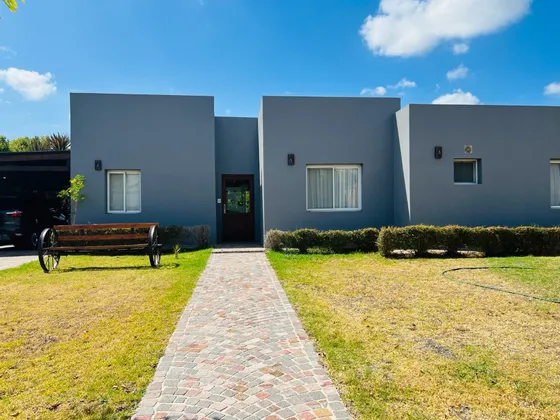 Casa En Barrio San Francisco Villanueva Benavidez - Apto Crédito