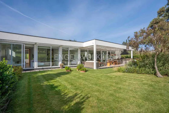 Venta Moderna Y Luminosa Casa Orilla Cancha De Golf Marbella