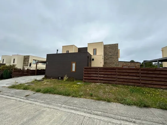 Amplia Y Cómoda Casa En Venta En Condominio Reside...