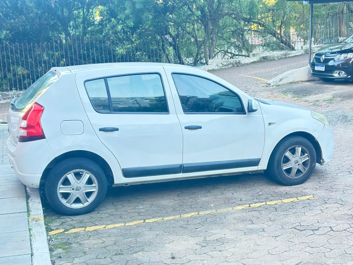Renault Sandero 2013 1.6 8v Expression Hi-flex 5p — foto 2