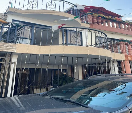 Casa De 2 Pisos Con Terraza Barrio El Guabito