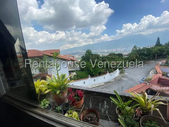 Colinas De Santa Mónica, Amplio Apartamento Más Dos  Anexos Y 6 Puestos Techados