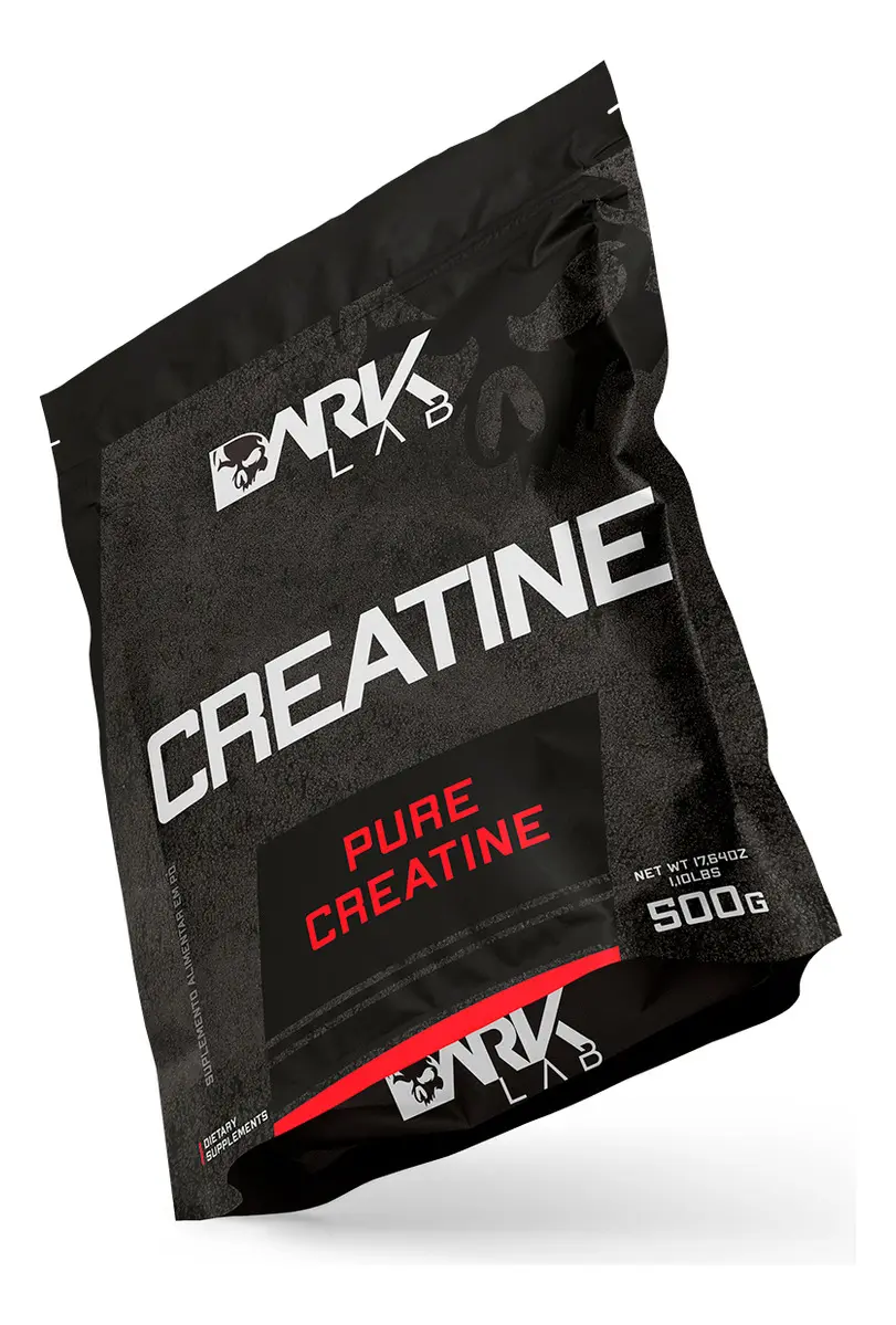 Pacote de Creatina Dark Lab 500g em uma vista lateral angulada, mostrando a embalagem em pé com o logo e informações de peso (500g) visíveis.
