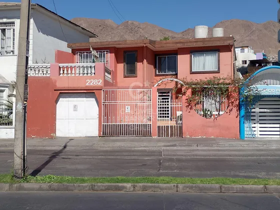 Casa Amplia Con 8 Dormitorios Sector Sur