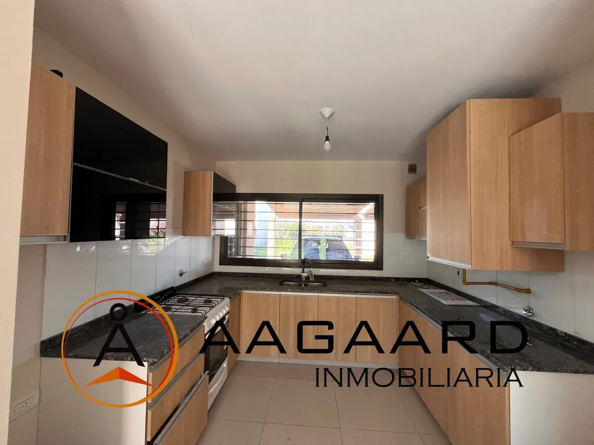 Duplex for Sale in Lomas del Chateau Neighborhood – Three Bedrooms, Beautiful Patio and Barbecue Area
