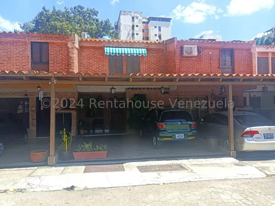 Juan Carlos González. Renta House Carabobo Vende Townhouse Res. Villa Toscana Urb. Tazajal Naguanagua Mls #25-1326 Rah/jcg.