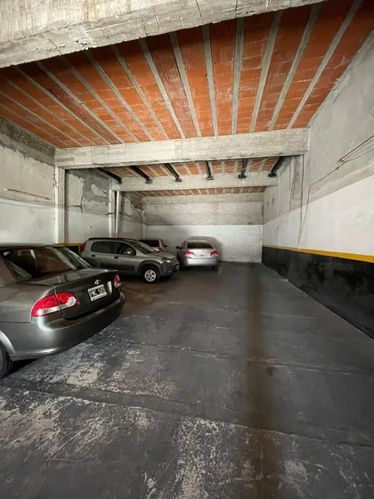 Galpón De 9 X 25 Con Monoambiente Divisible En Planta Alta - Wilde