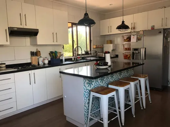Casa En Venta De 6 Dorm. En Colina