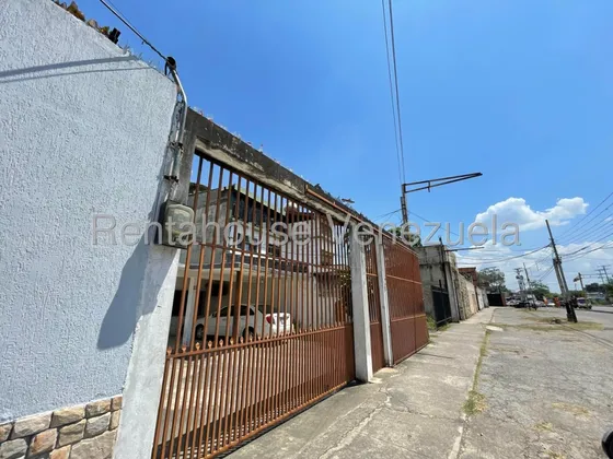 En Venta Casa Con Excelente Punto Comercial Mas De 390 Metros Cuadrados En Av Principal Andres Bello Maracay Estef 25-16456