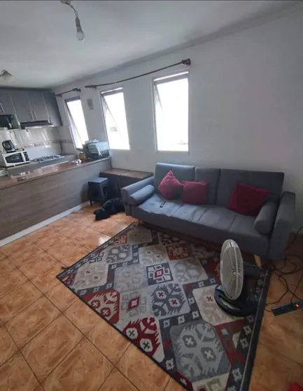 Amplio Depto De Dos Pisos Con Tres Dormitorios Y Un Baño