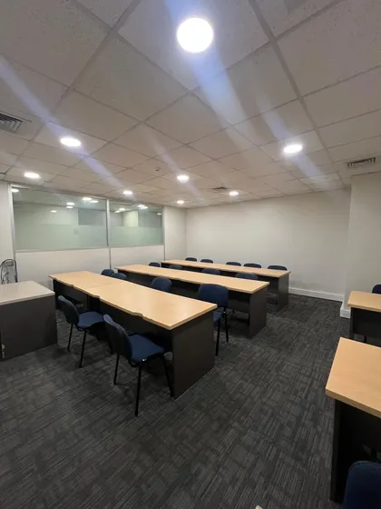 Local Comercial Habilitado Y Amoblado En Santiago Centro