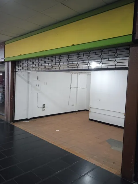 Local Galerias Prados Del Este.