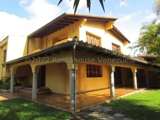 Casa En Venta 23-9421 En Lomas De La Lagunita