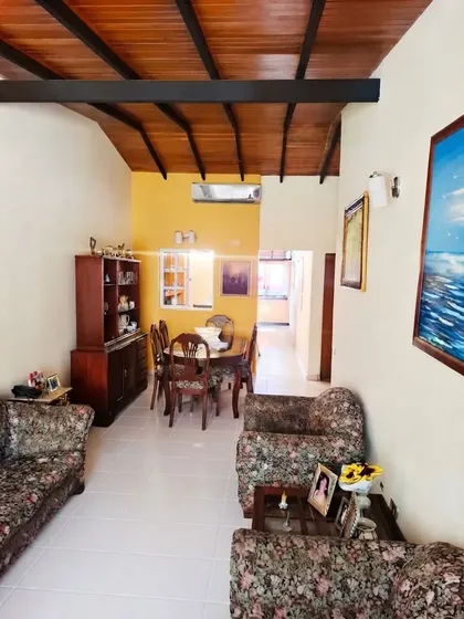 Vendo Casa Valle De Oro Ncbienesraices , Se Queda Amoblada Con ( Lineá Blanca , Electrodomésticos , Silla , Tope Y Campana , Nevera) Y Aire Acondicionado . Amplia Cocina Con Area De Parrilla ,