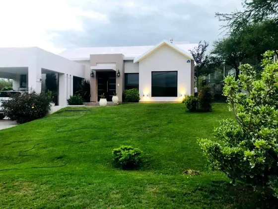 Venta Casa 3 Dorm Pileta - Mayu Sumaj
