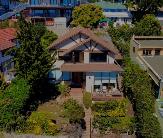 Propiedades Vende Gran Casa Con Vista Despejada Hacia El Mar