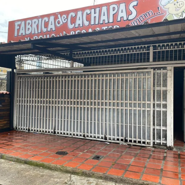 Local Comercial En Alquiler A Pie De Calle Av Bolivar Norte               Jc-lp