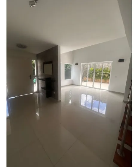 Se Vende Casa 650m2 Cumbres De Curumo 5342