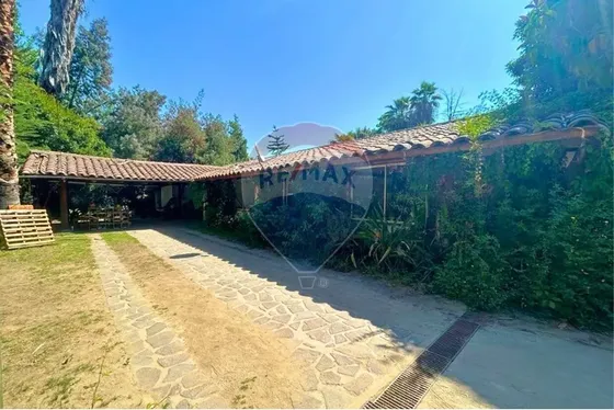 ¡amplio Terreno Con Construcción En La Reina!