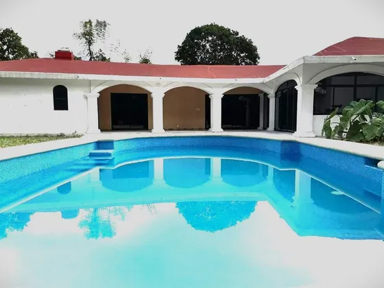 Venta Casa Un Nivel, Con Depto. Independiente