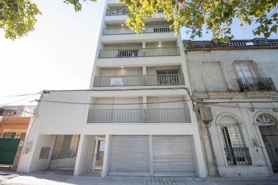 Dueño Vende Con Renta Divino Apartamento Nuevo De 1 Dormitorio Con Cochera En La Aguada! Consulte!