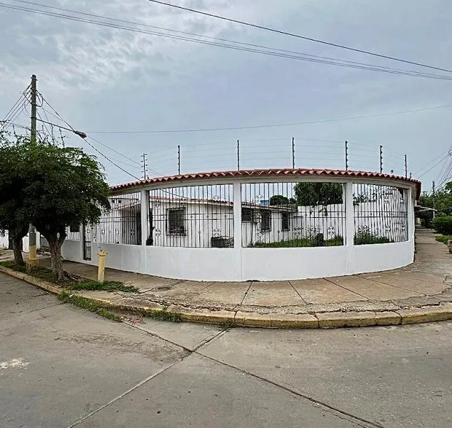 Amplia Casa En Venta - Sector Fundación Mendoza