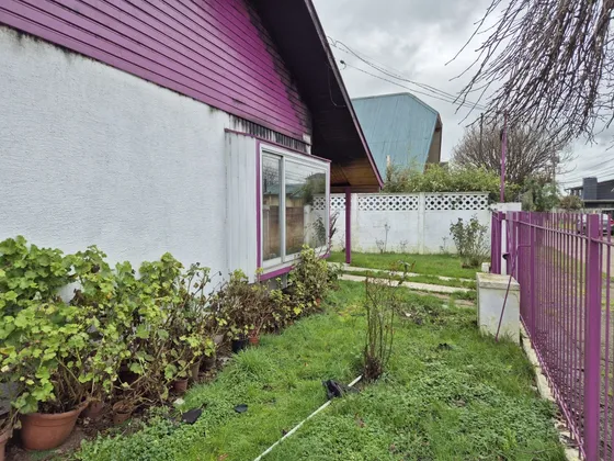 Casa Siniestrada Con Amplio Terreno En Estratégica Ubicación