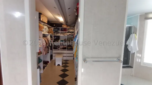 Casa En Venta Ubicada En El Castaño Maracay, Fvina 25-6960