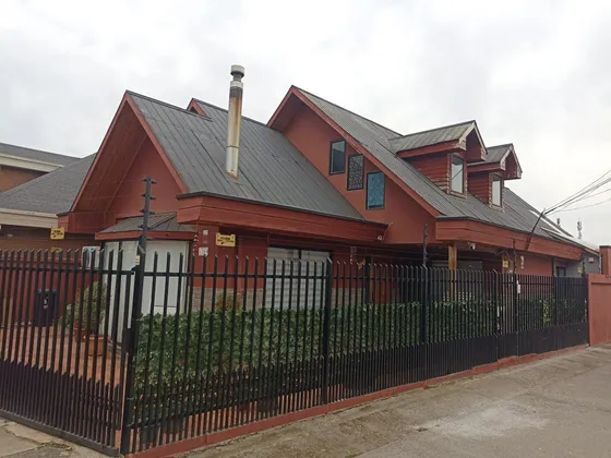 Casa En Venta De 4 Dorm. En Curicó