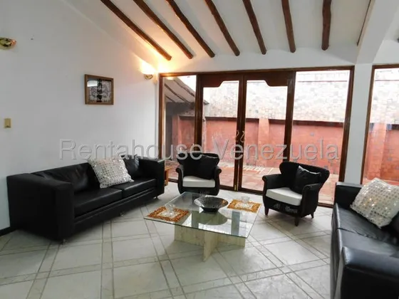 Neyda De Sousa Vende Amplia Casa, Amoblada Y Con Piscina En La Avenida Los Abogados De Barquisimeto Cod  25-11394 Nds