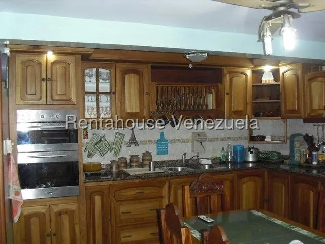 Maria E. Vende Bella Amplia Fresca U Muy Conservada Casa (duplex) En El Pedregal, Lara#23-26463/